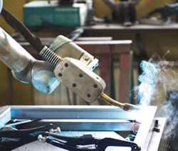 Universal Robot Cuts Welding Time